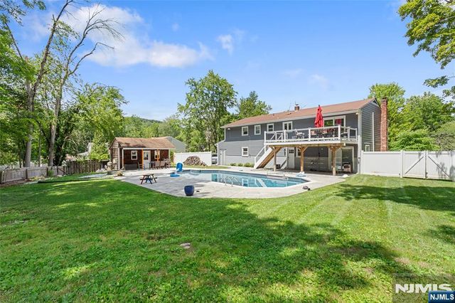 9 Glen Gray Road, Oakland, NJ 07436