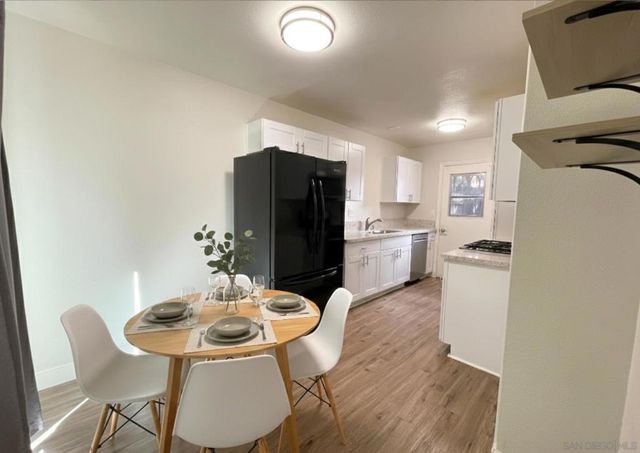 1060 E Washington Ave 5, Escondido, CA 92025