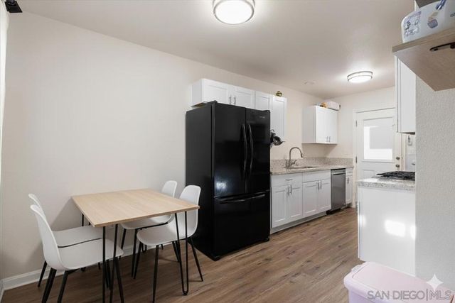 1060 E Washington Ave 5, Escondido, CA 92025