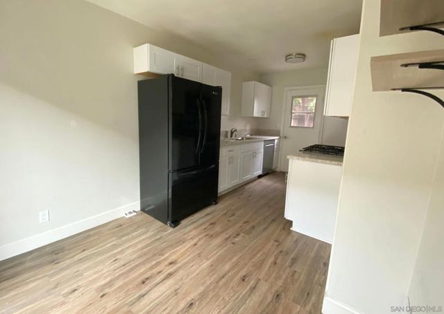 1060 E Washington Ave 5, Escondido, CA 92025