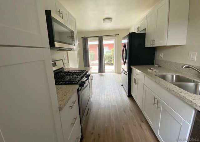 1060 E Washington Ave 5, Escondido, CA 92025