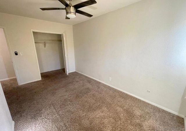 1060 E Washington Ave 5, Escondido, CA 92025