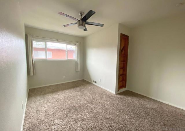 1060 E Washington Ave 5, Escondido, CA 92025