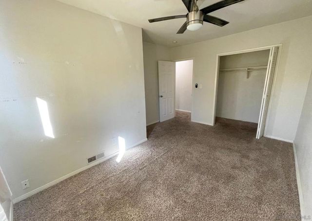 1060 E Washington Ave 5, Escondido, CA 92025