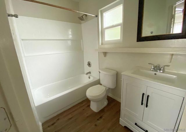 1060 E Washington Ave 5, Escondido, CA 92025