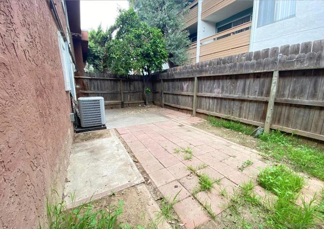 1060 E Washington Ave 5, Escondido, CA 92025