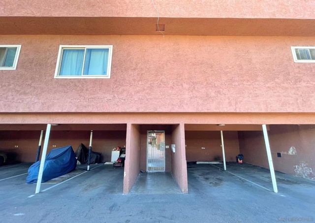 1060 E Washington Ave 5, Escondido, CA 92025