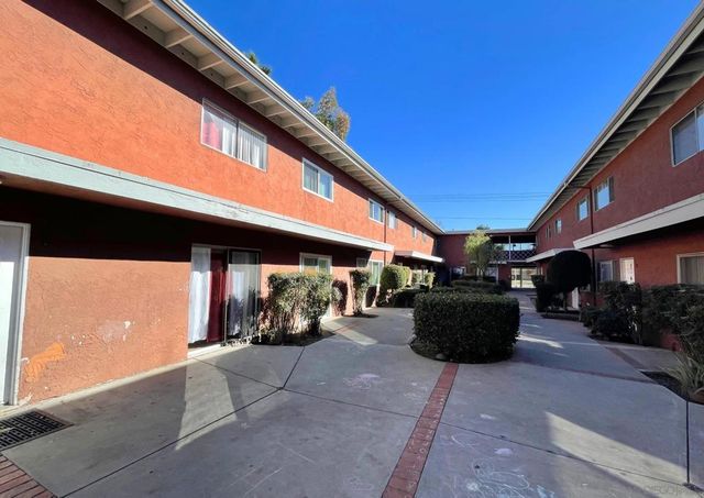 1060 E Washington Ave 5, Escondido, CA 92025