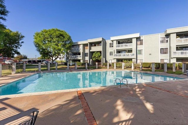 1060 E Washington Ave 5, Escondido, CA 92025