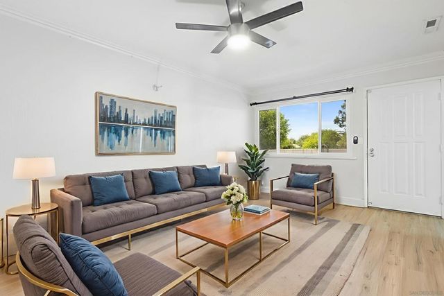 1060 E Washington Ave 5, Escondido, CA 92025