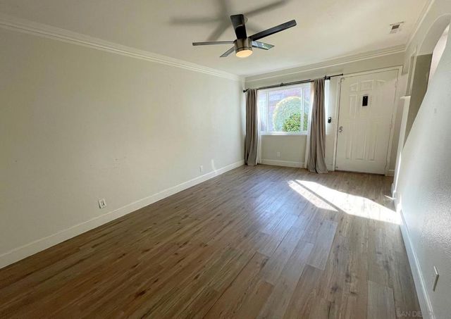 1060 E Washington Ave 5, Escondido, CA 92025