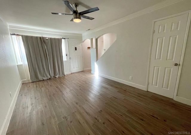 1060 E Washington Ave 5, Escondido, CA 92025