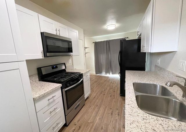 1060 E Washington Ave 5, Escondido, CA 92025