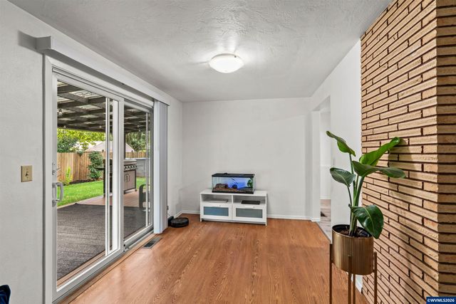 2593 Honeysuckle Wy NE, Salem, OR 97301