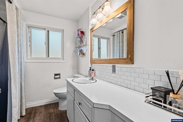 2593 Honeysuckle Wy NE, Salem, OR 97301