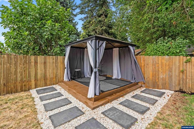 2593 Honeysuckle Wy NE, Salem, OR 97301