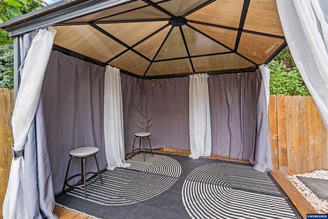 2593 Honeysuckle Wy NE, Salem, OR 97301
