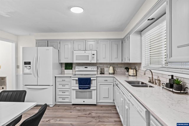 2593 Honeysuckle Wy NE, Salem, OR 97301