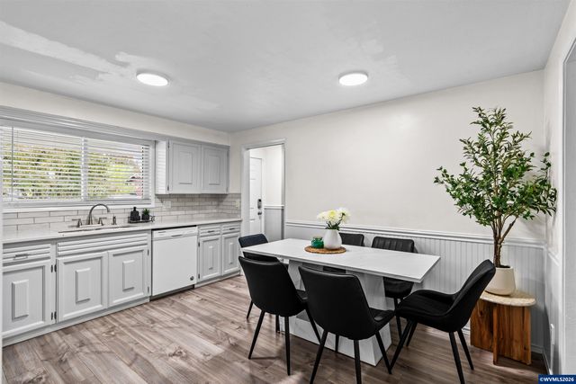 2593 Honeysuckle Wy NE, Salem, OR 97301