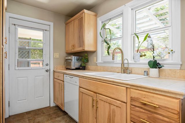 43708 Log Cabin Trail, Lake Hughes, CA 93532