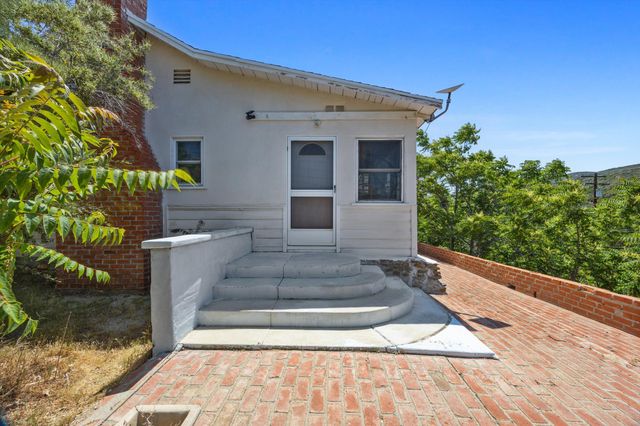 43708 Log Cabin Trail, Lake Hughes, CA 93532