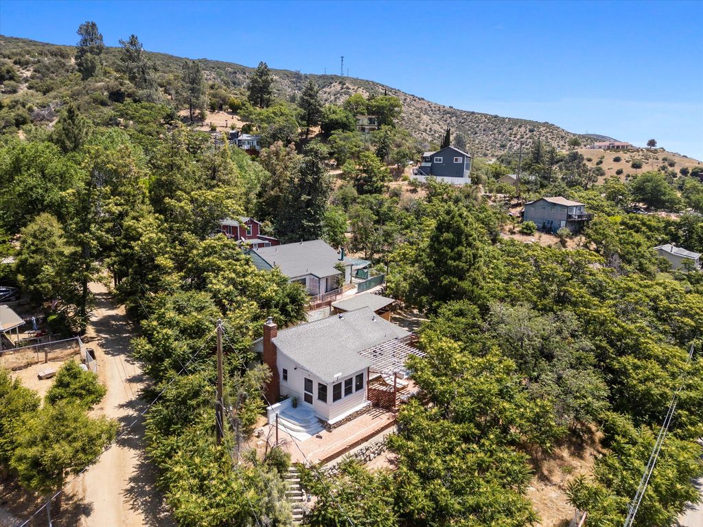 43708 Log Cabin Trail, Lake Hughes, CA 93532