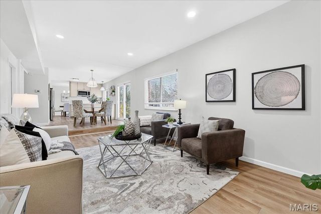 1061 Summer Tree Drive, Ballwin, MO 63011