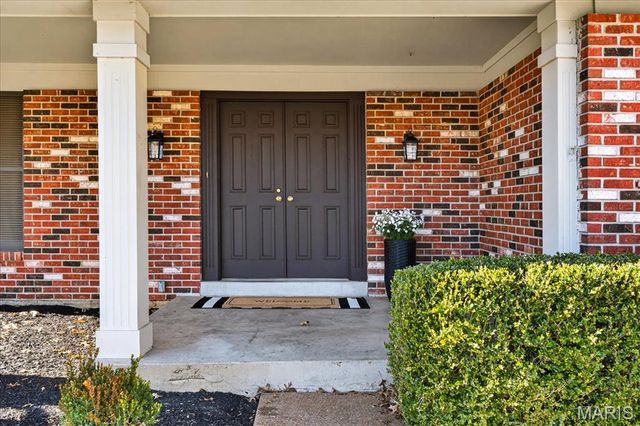 1061 Summer Tree Drive, Ballwin, MO 63011