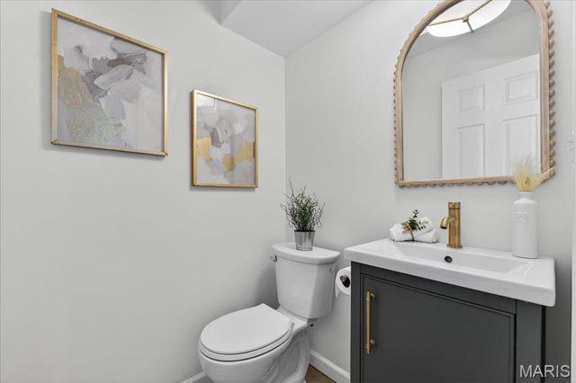 1061 Summer Tree Drive, Ballwin, MO 63011