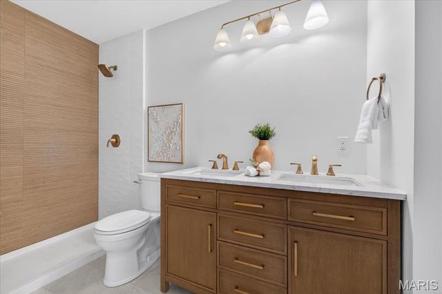 1061 Summer Tree Drive, Ballwin, MO 63011