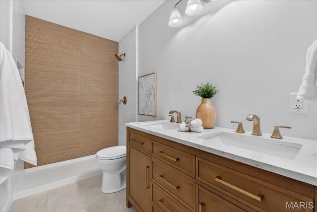 1061 Summer Tree Drive, Ballwin, MO 63011