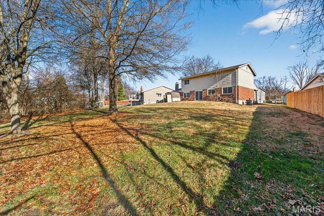 1061 Summer Tree Drive, Ballwin, MO 63011