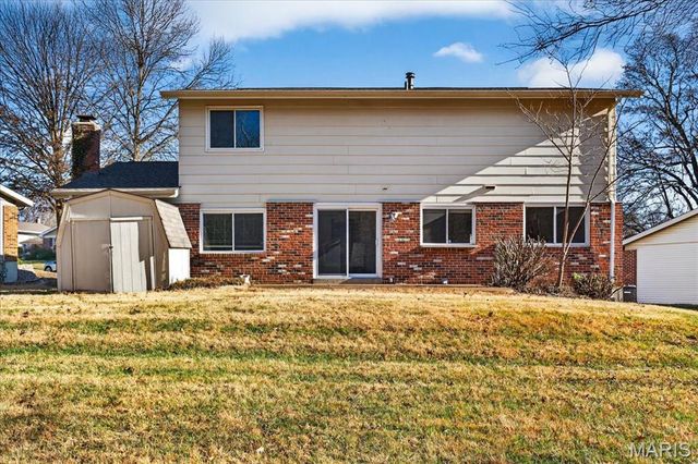 1061 Summer Tree Drive, Ballwin, MO 63011