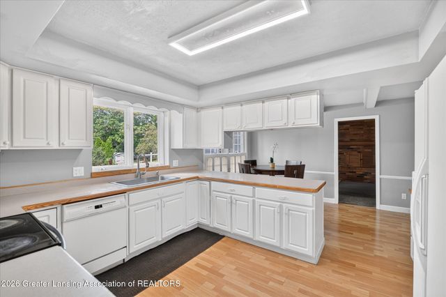 4912 Plum Hollow Drive, Lansing, MI 48917