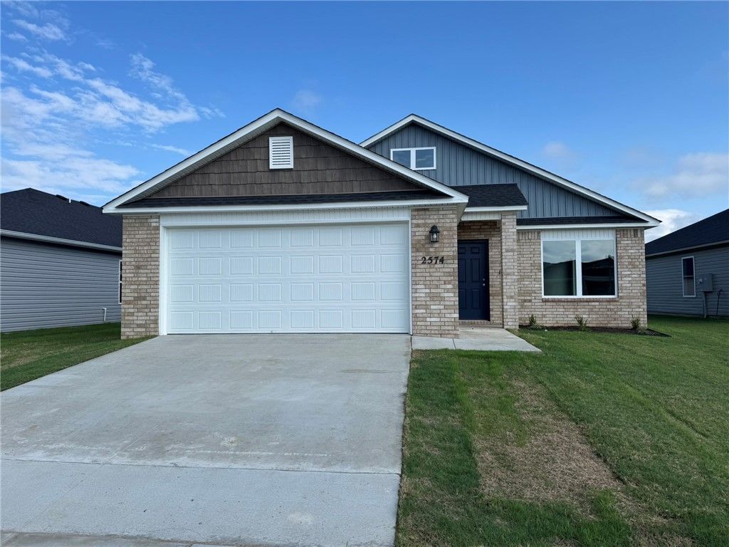 2574 E Meramec Street, Fayetteville, AR 72701