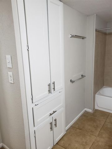 2277 S Kirkwood Road 1115, Houston, TX 77077