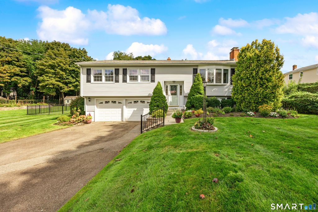 18 Sharon Drive, Shelton, CT 06484
