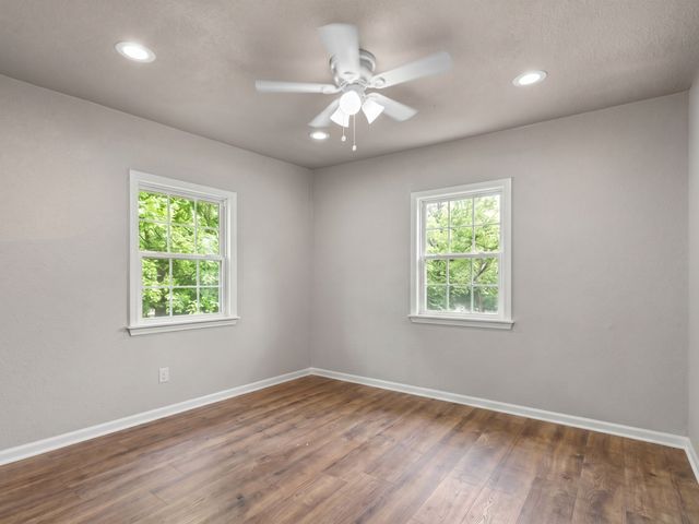 638 Bethpage Avenue, Dallas, TX 75217