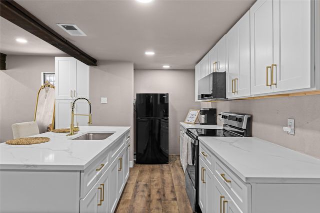 638 Bethpage Avenue, Dallas, TX 75217