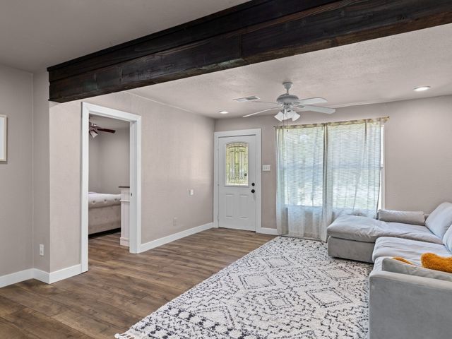 638 Bethpage Avenue, Dallas, TX 75217