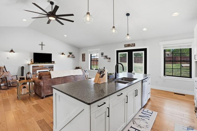 212 VILAS, Hermosa, SD 57744
