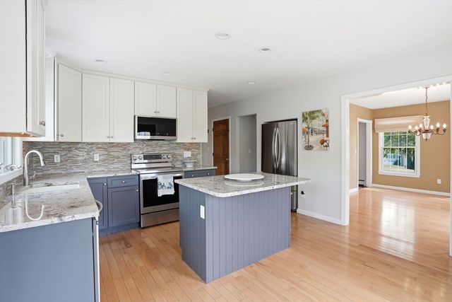 34 North Ave, Attleboro, MA 02703