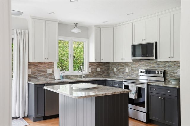 34 North Ave, Attleboro, MA 02703