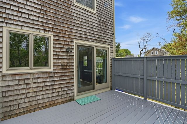 34 North Ave, Attleboro, MA 02703