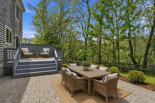 34 North Ave, Attleboro, MA 02703