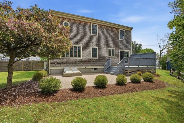 34 North Ave, Attleboro, MA 02703