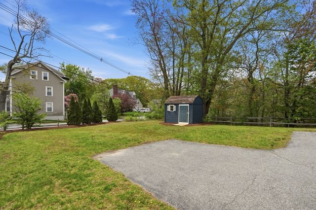 34 North Ave, Attleboro, MA 02703