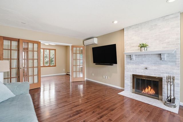34 North Ave, Attleboro, MA 02703