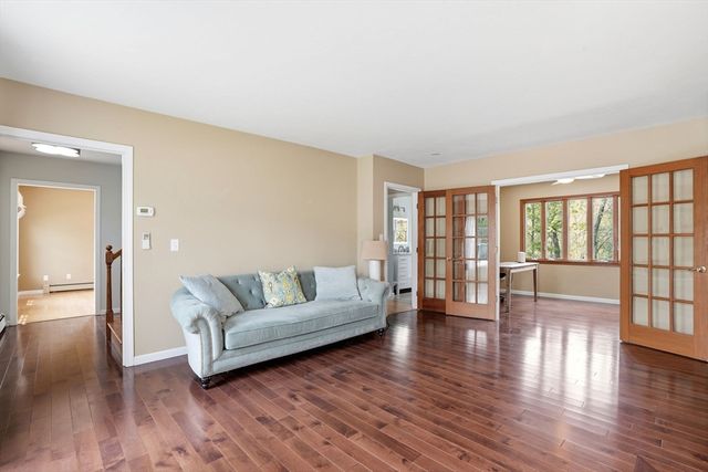 34 North Ave, Attleboro, MA 02703