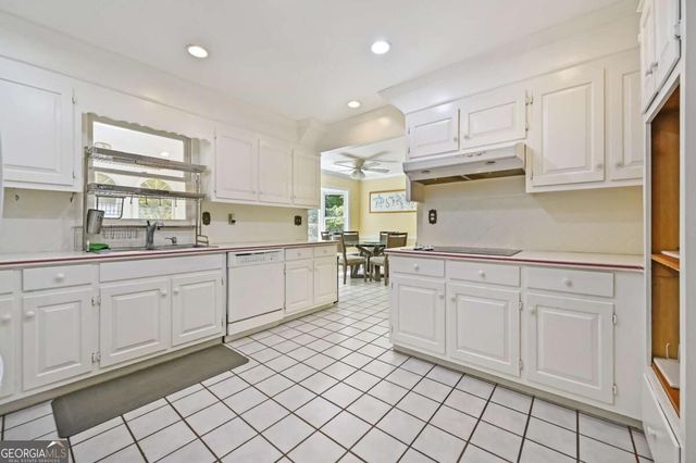 85 Shadow Lake Drive SW, Lilburn, GA 30047